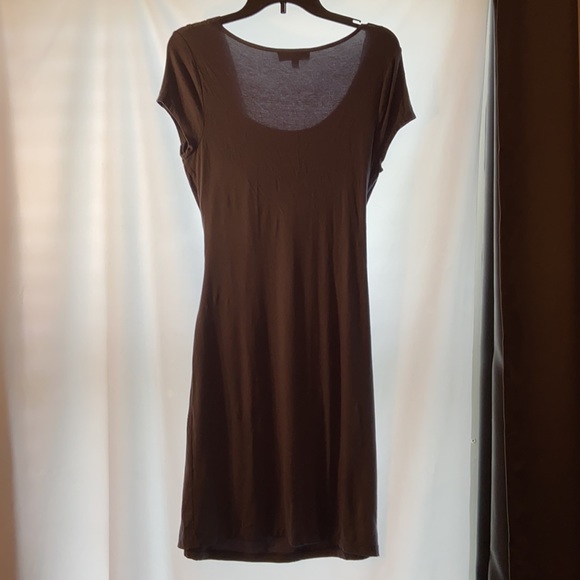 Flattering dress, hits just below knee - Picture 3 of 3